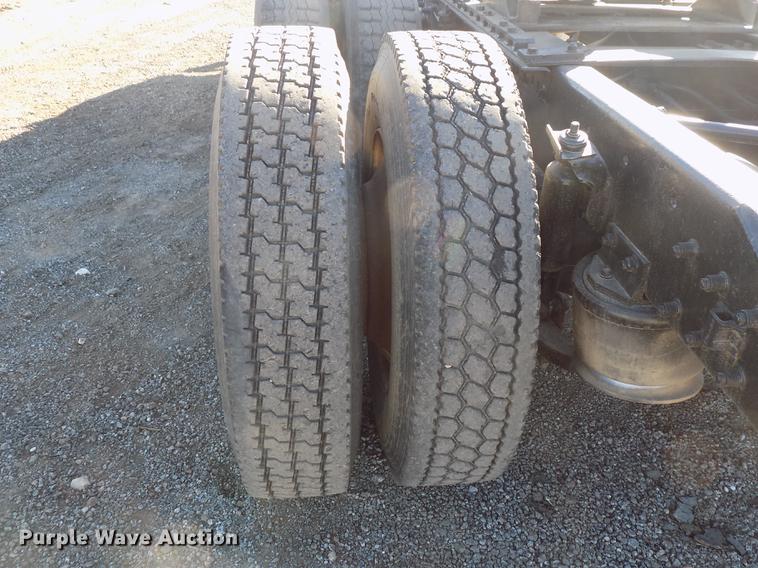 image for item DD3518 1993 Freightliner FLC semi truck