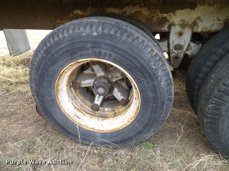 image for item DD5385 1984 Budd YF2F400A50 dry van trailer