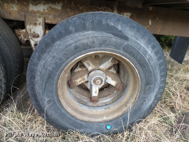 image for item DD5385 1984 Budd YF2F400A50 dry van trailer