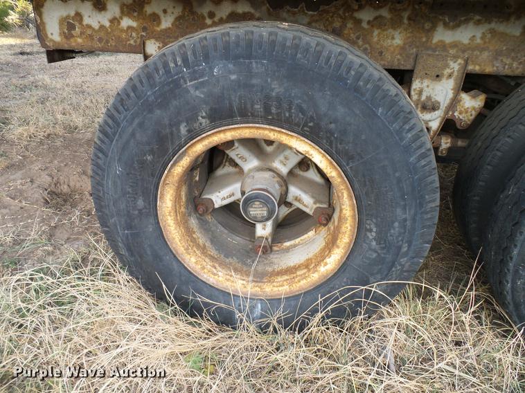 image for item DD5385 1984 Budd YF2F400A50 dry van trailer