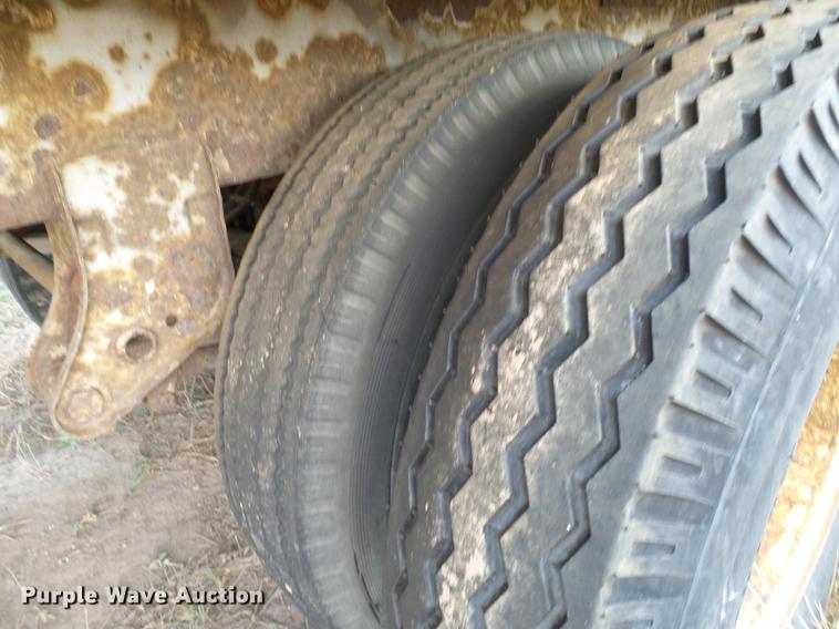 image for item DD5385 1984 Budd YF2F400A50 dry van trailer