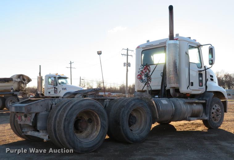 image for item DE5024 2008 Mack CXU613 semi truck