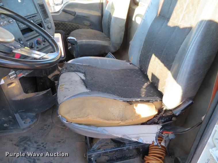 image for item DE5024 2008 Mack CXU613 semi truck