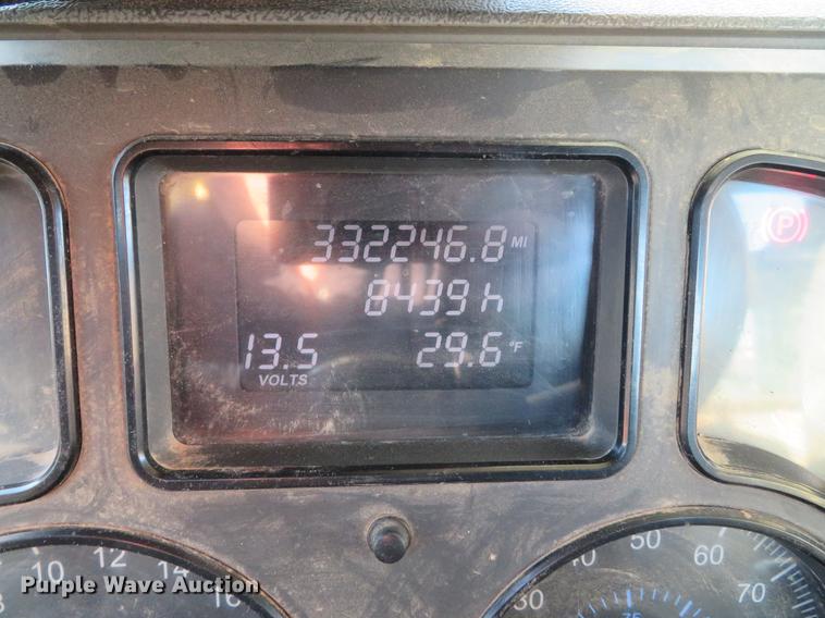 image for item DE5024 2008 Mack CXU613 semi truck