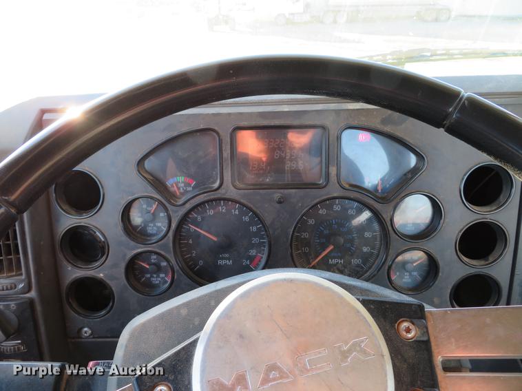image for item DE5024 2008 Mack CXU613 semi truck