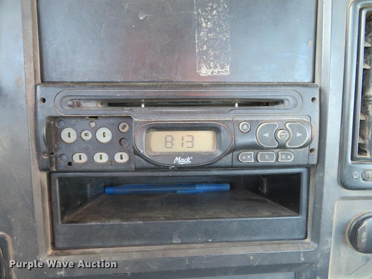 image for item DE5024 2008 Mack CXU613 semi truck