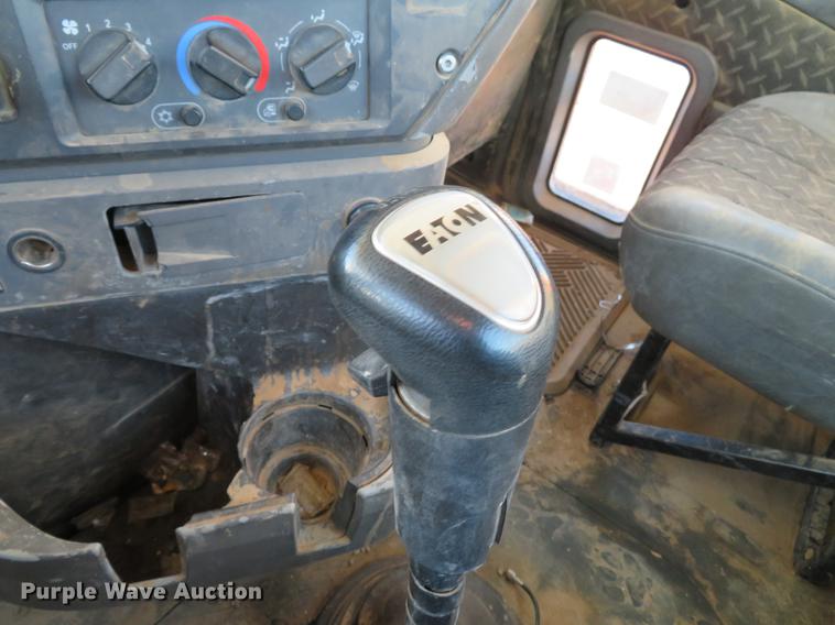 image for item DE5024 2008 Mack CXU613 semi truck