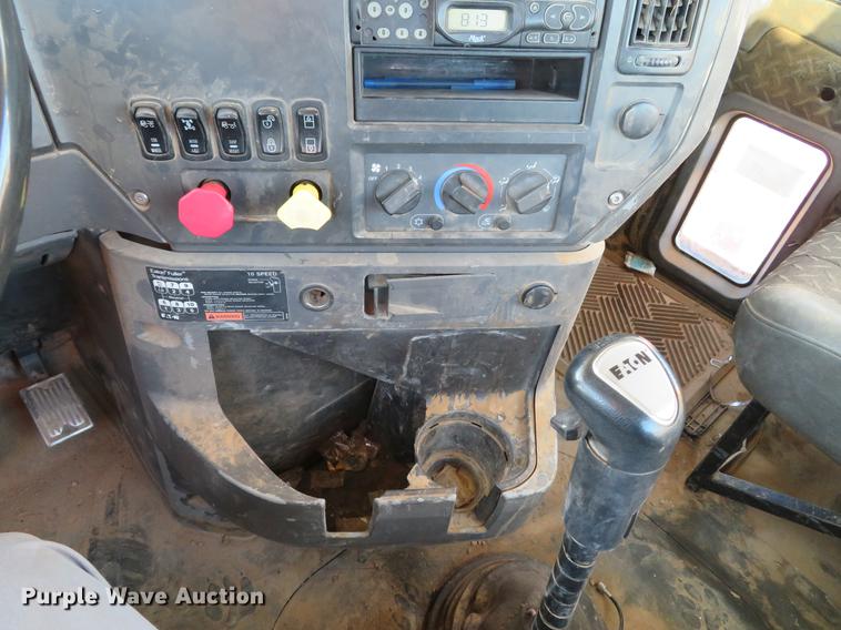 image for item DE5024 2008 Mack CXU613 semi truck