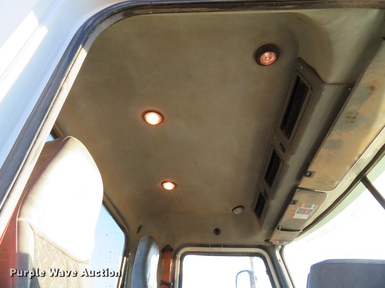 image for item DE5024 2008 Mack CXU613 semi truck