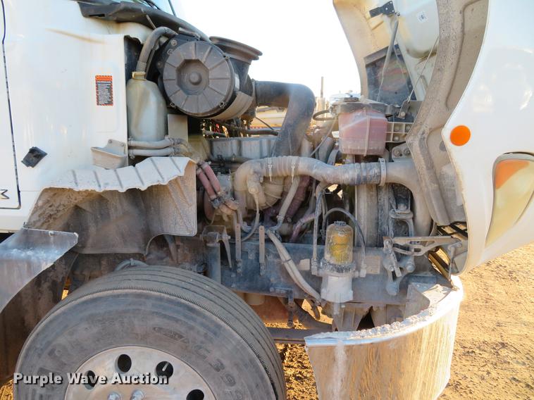 image for item DE5024 2008 Mack CXU613 semi truck