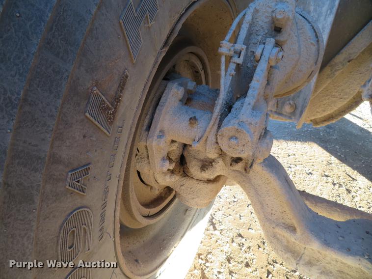 image for item DE5024 2008 Mack CXU613 semi truck