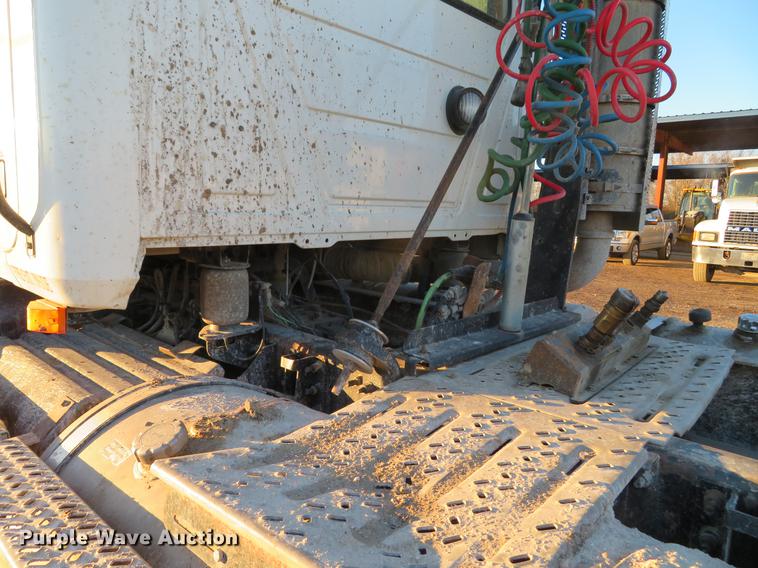 image for item DE5024 2008 Mack CXU613 semi truck