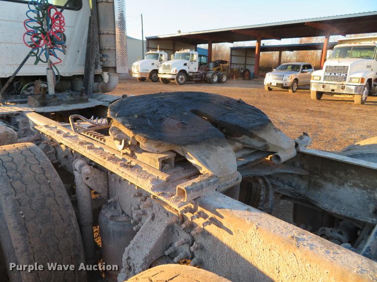 image for item DE5024 2008 Mack CXU613 semi truck