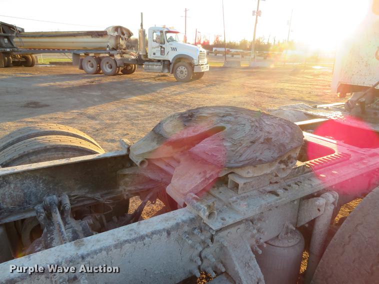 image for item DE5024 2008 Mack CXU613 semi truck