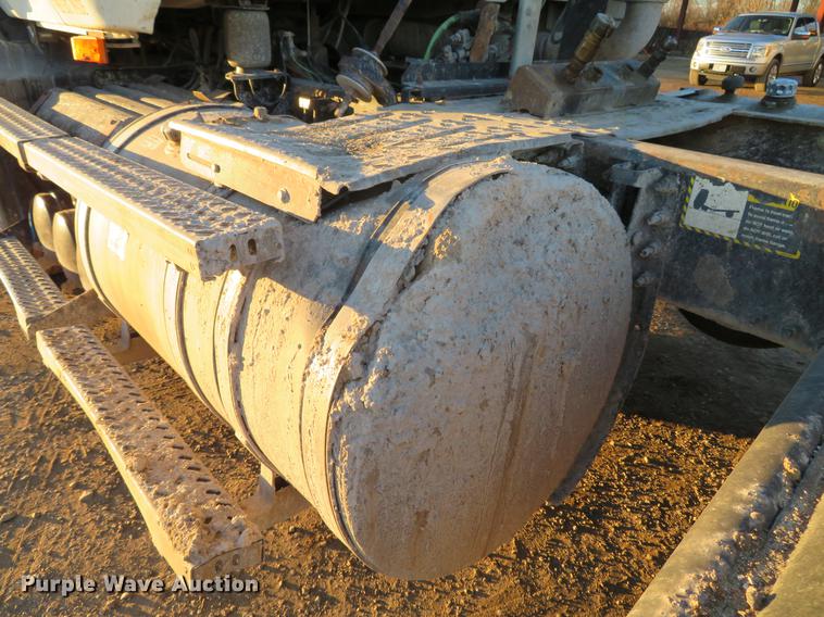 image for item DE5024 2008 Mack CXU613 semi truck