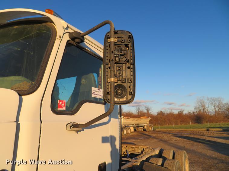 image for item DE5024 2008 Mack CXU613 semi truck