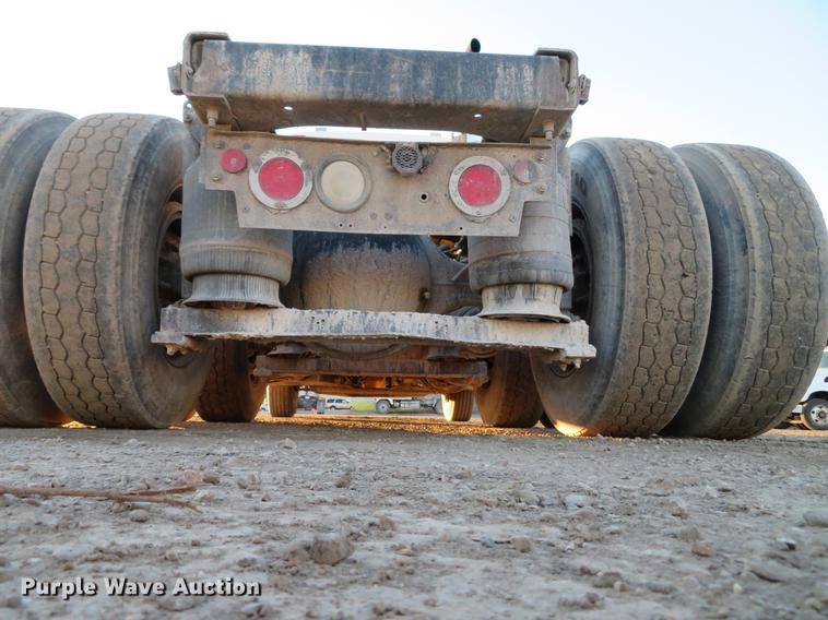 image for item DE5024 2008 Mack CXU613 semi truck