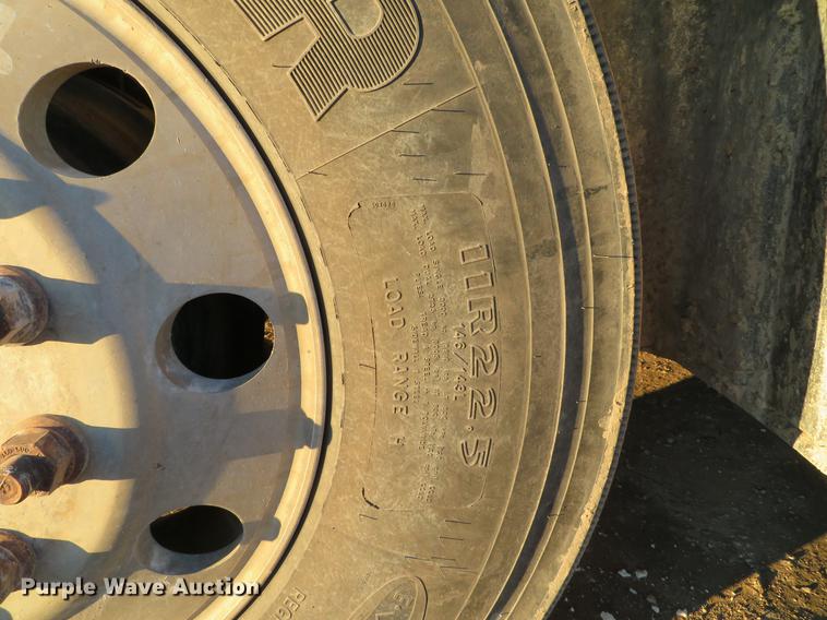 image for item DE5024 2008 Mack CXU613 semi truck