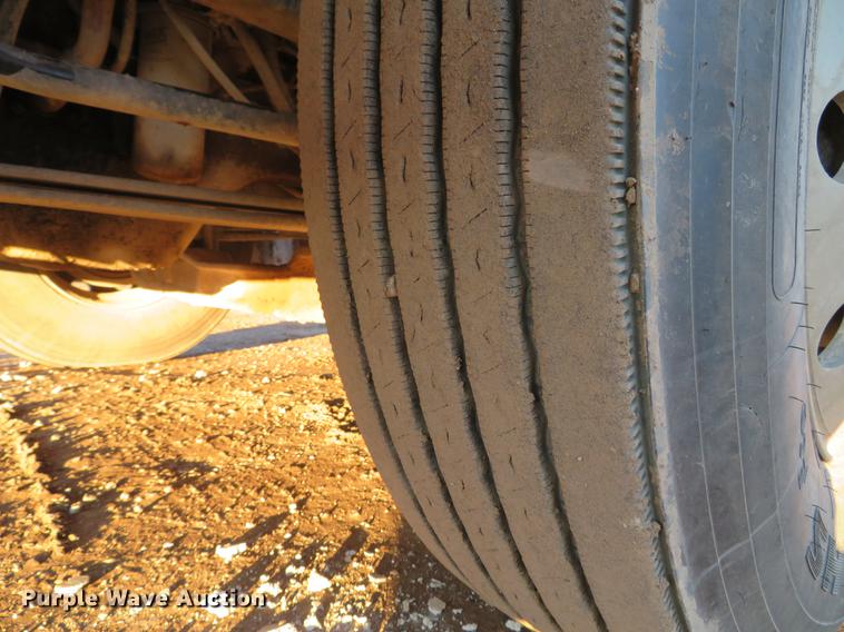 image for item DE5024 2008 Mack CXU613 semi truck