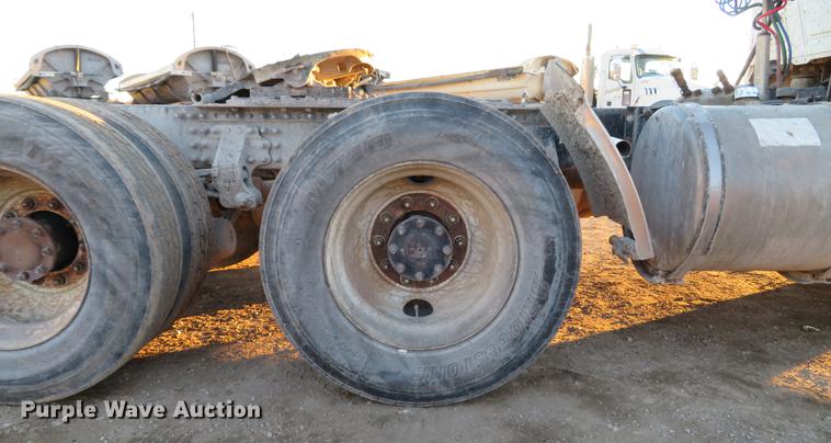 image for item DE5024 2008 Mack CXU613 semi truck