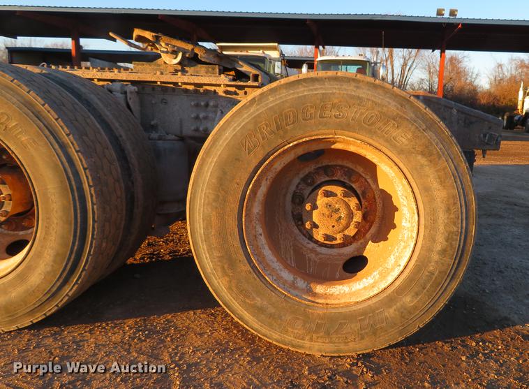 image for item DE5024 2008 Mack CXU613 semi truck