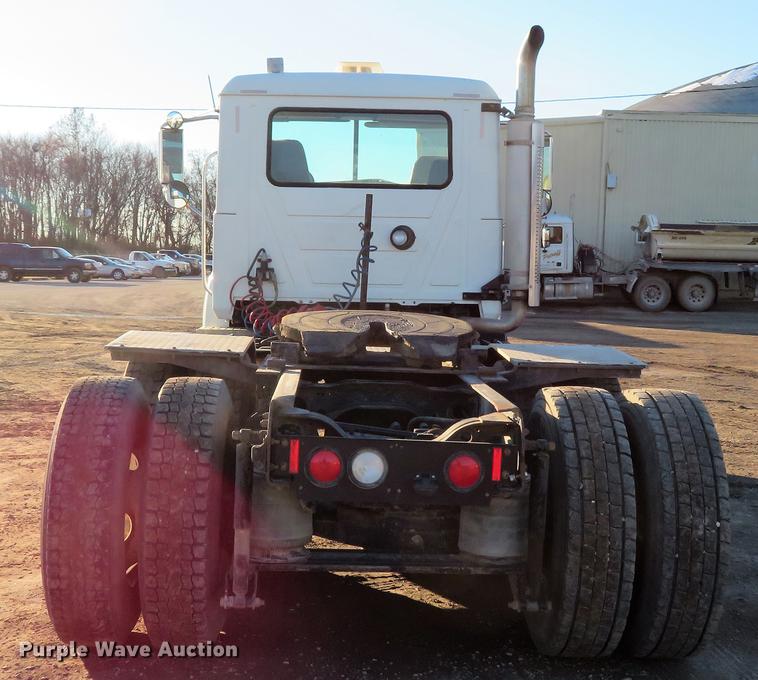 image for item DE5025 2003 Mack CV713 semi truck