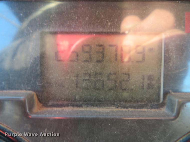 image for item DE5025 2003 Mack CV713 semi truck