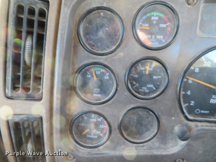 image for item DE5025 2003 Mack CV713 semi truck