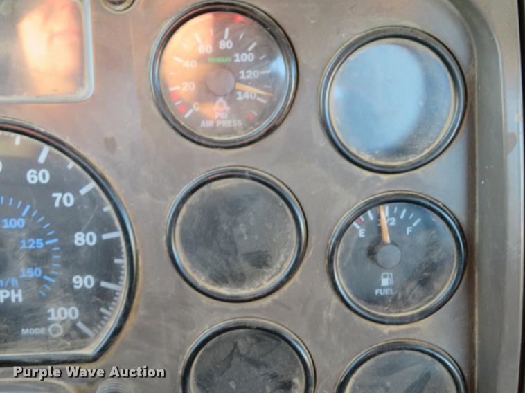 image for item DE5025 2003 Mack CV713 semi truck