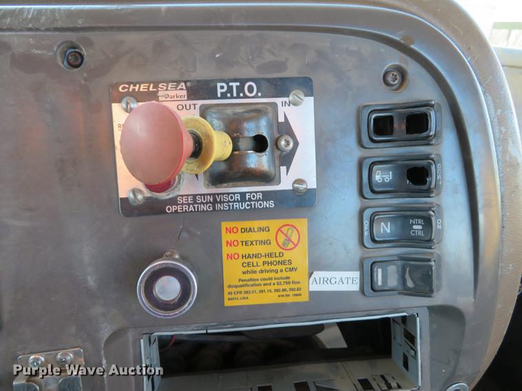 image for item DE5025 2003 Mack CV713 semi truck