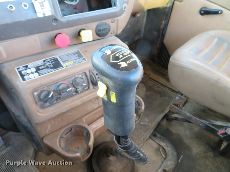 image for item DE5025 2003 Mack CV713 semi truck