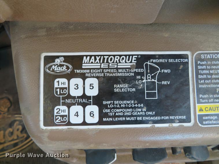 image for item DE5025 2003 Mack CV713 semi truck