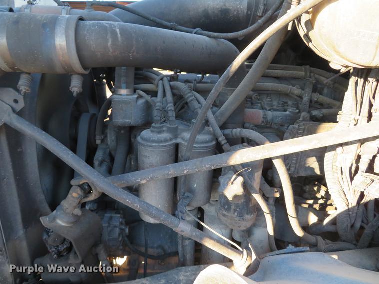 image for item DE5025 2003 Mack CV713 semi truck