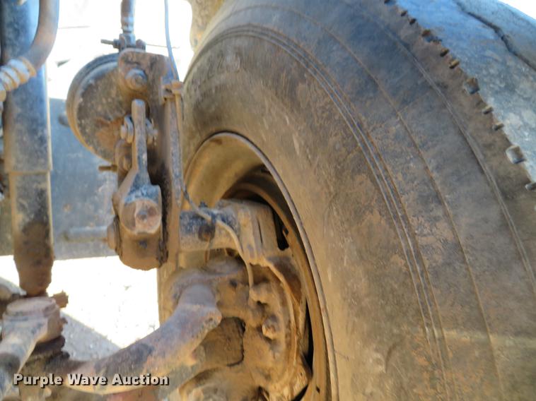 image for item DE5025 2003 Mack CV713 semi truck