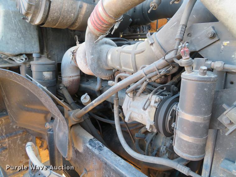 image for item DE5025 2003 Mack CV713 semi truck