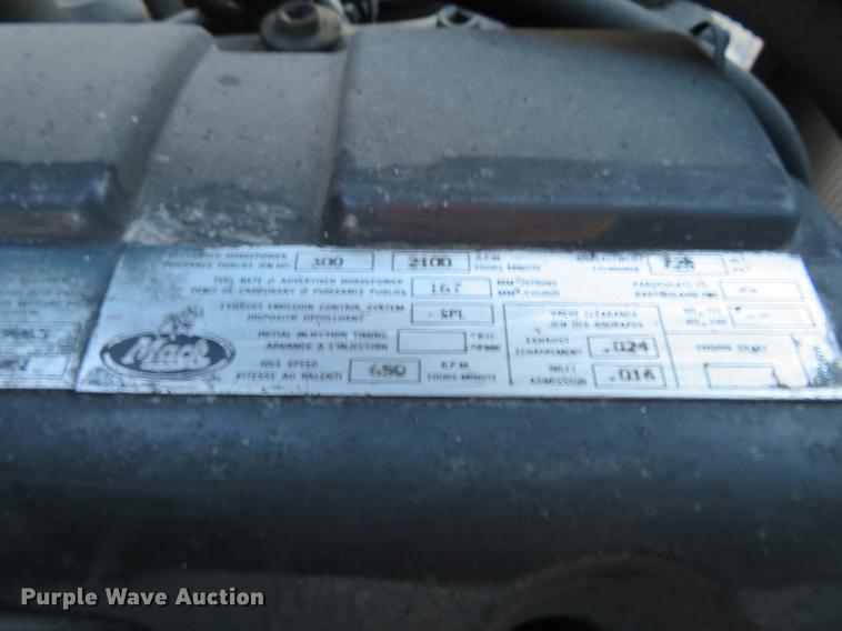 image for item DE5025 2003 Mack CV713 semi truck