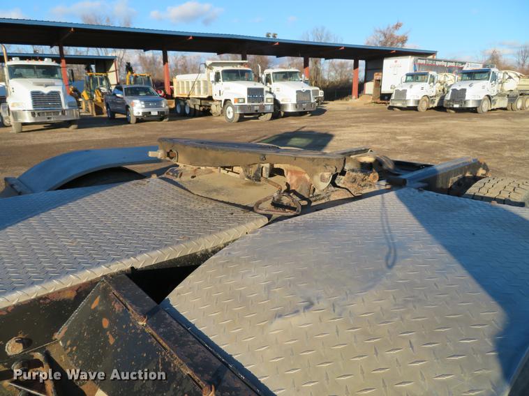 image for item DE5025 2003 Mack CV713 semi truck