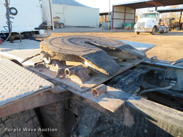 image for item DE5025 2003 Mack CV713 semi truck