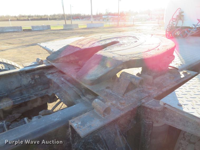 image for item DE5025 2003 Mack CV713 semi truck