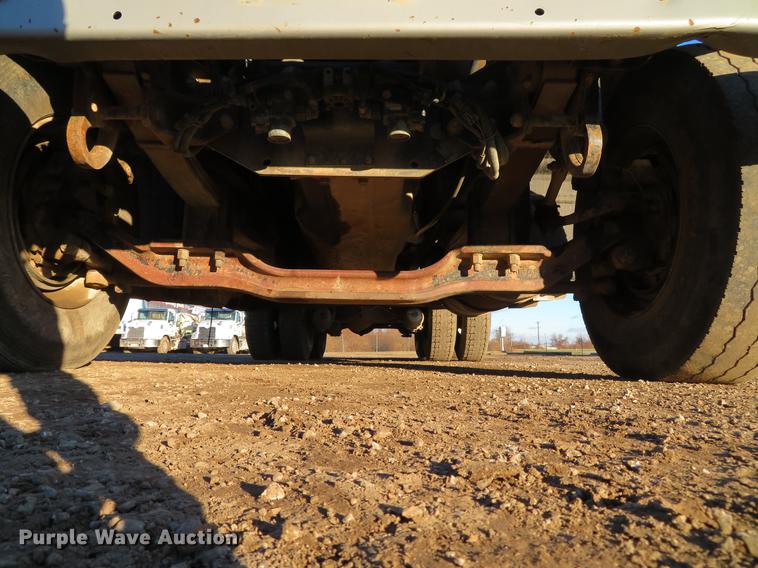 image for item DE5025 2003 Mack CV713 semi truck