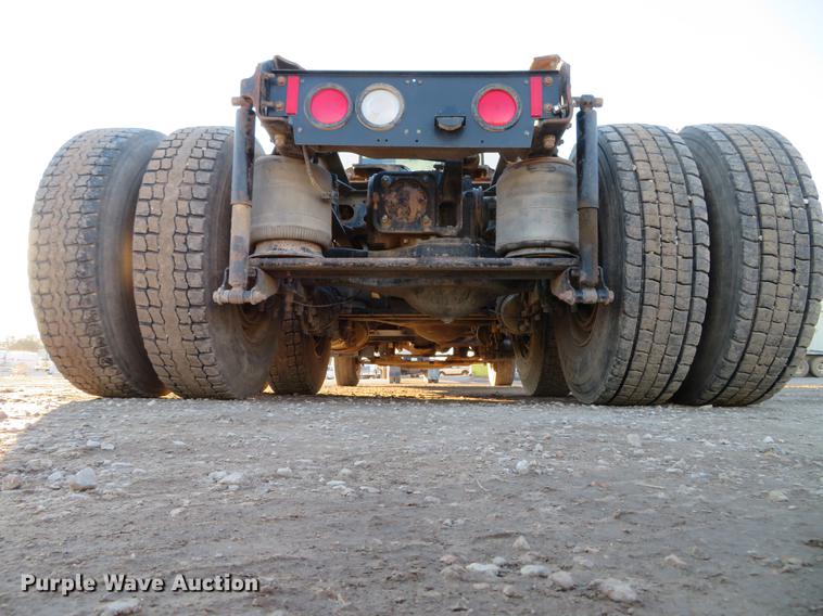 image for item DE5025 2003 Mack CV713 semi truck