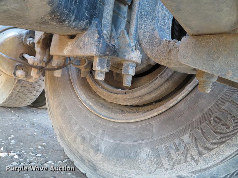 image for item DE5025 2003 Mack CV713 semi truck