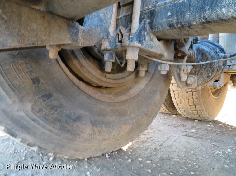 image for item DE5025 2003 Mack CV713 semi truck