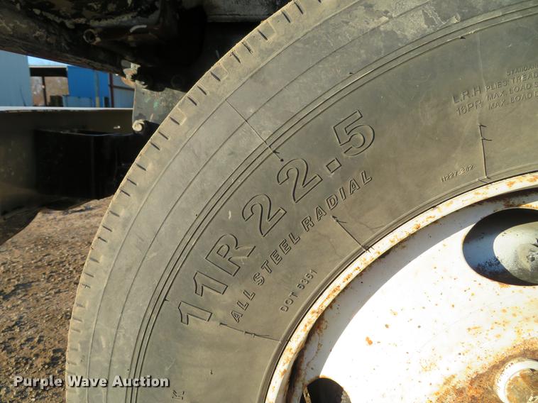 image for item DE5025 2003 Mack CV713 semi truck