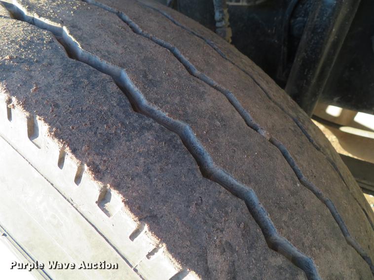 image for item DE5025 2003 Mack CV713 semi truck