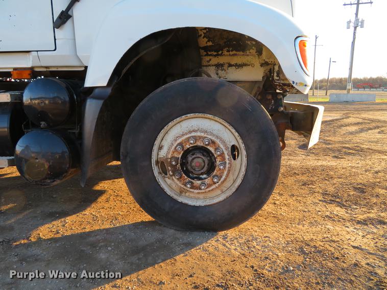 image for item DE5025 2003 Mack CV713 semi truck