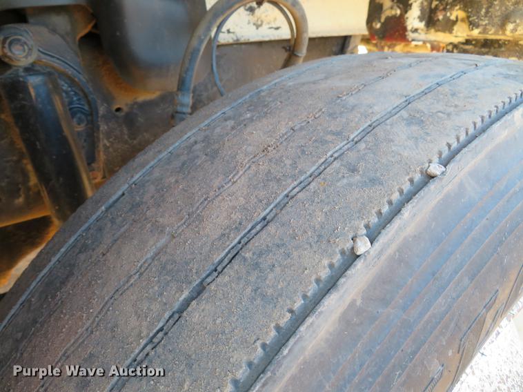 image for item DE5025 2003 Mack CV713 semi truck