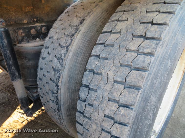 image for item DE5025 2003 Mack CV713 semi truck