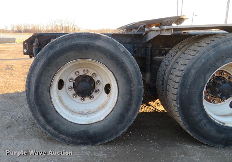 image for item DE5025 2003 Mack CV713 semi truck