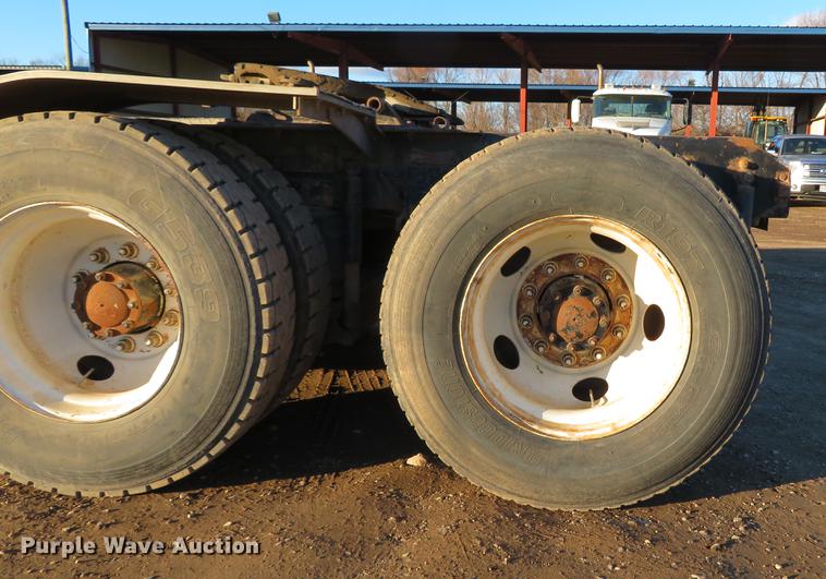 image for item DE5025 2003 Mack CV713 semi truck